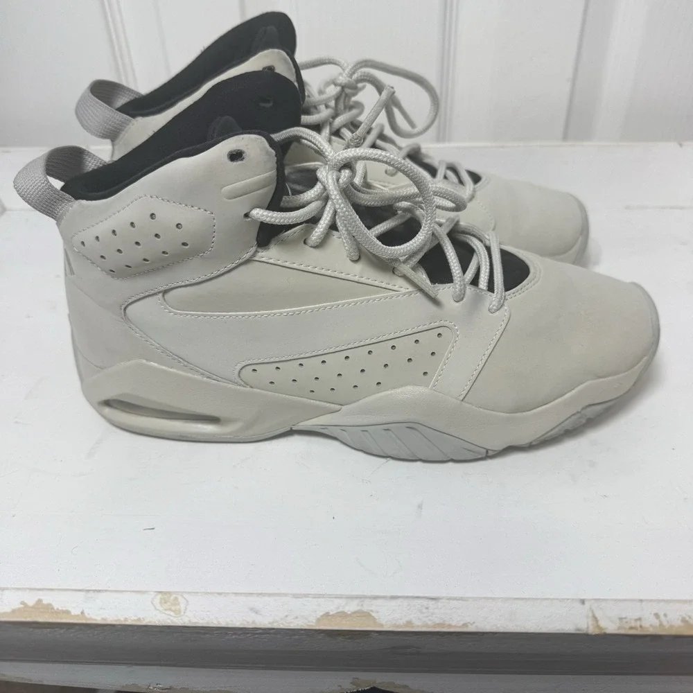 Jordan Lift Off Reflect Silver Size 9‎ Air Jordon's White Silver High Tops